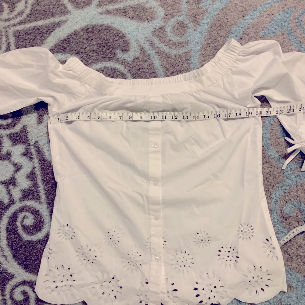 NWOT White Off-Shoulder Bell Sleeve Shirt Size 8 - Picture 6 of 7